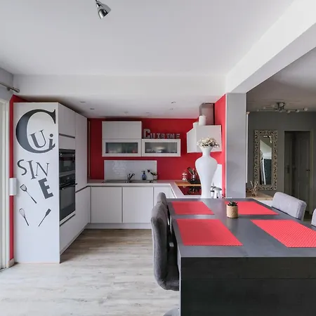 Дом отдыха Le Logis De - Maison Climatisee Piscine *