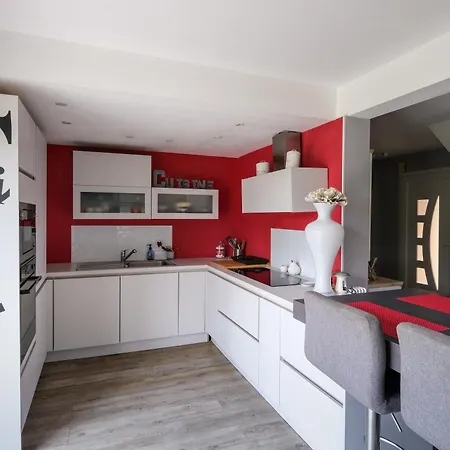 Nyaraló Le Logis De - Maison Climatisee Piscine *