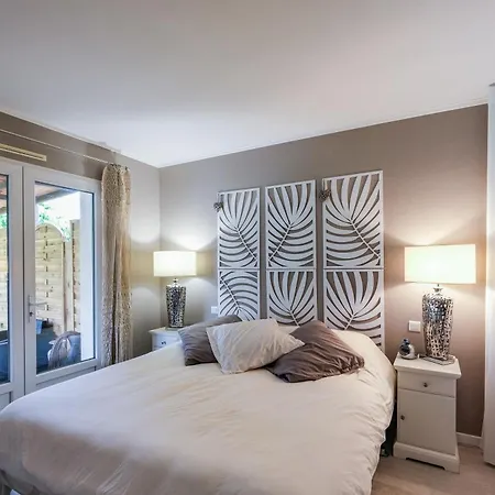 Дом отдыха Le Logis De - Maison Climatisee Piscine