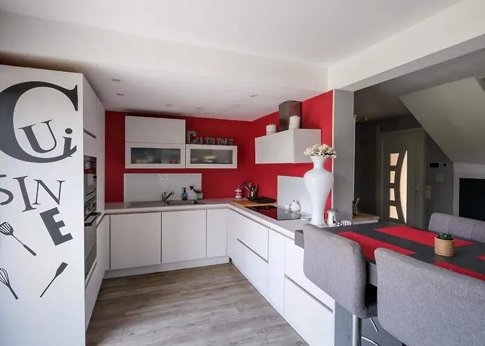 Holiday home Le Logis De - Maison Climatisee Piscine *